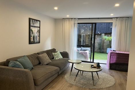 Photo of property in 4/37 Camelot Place, Glenfield, Auckland, 0629