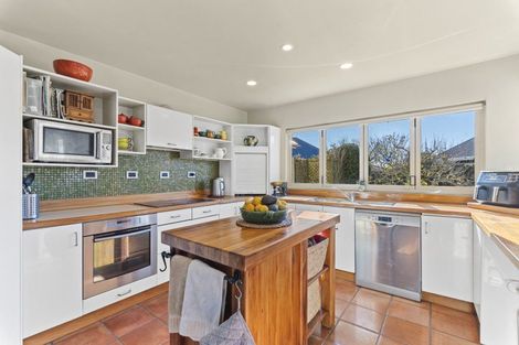 Photo of property in 3 Waiwera Place, Merrilands, New Plymouth, 4312