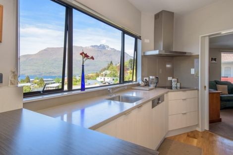 Photo of property in 25 Avalon Crescent, Fernhill, Queenstown, 9300