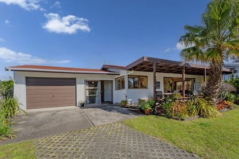 Photo of property in 4 Courtney Place, Pauanui, Hikuai, 3579