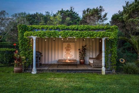 Photo of property in 2 Tamahunga Drive, Matakana, Warkworth, 0985