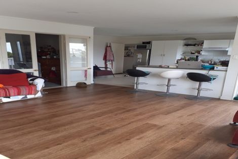 Photo of property in 1/9 Santiago Crescent, Unsworth Heights, Auckland, 0632