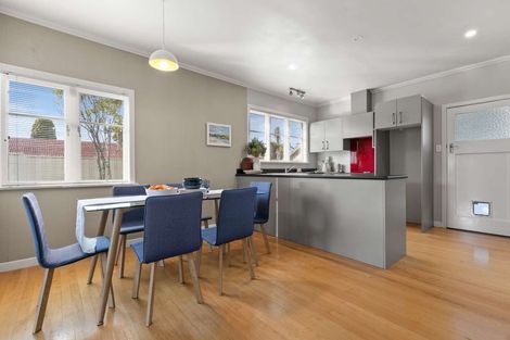 Photo of property in 57 Hamilton Road, Cambridge, 3434