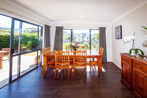 Photo of property in 17 Amesbury Drive, Churton Park, Wellington, 6037