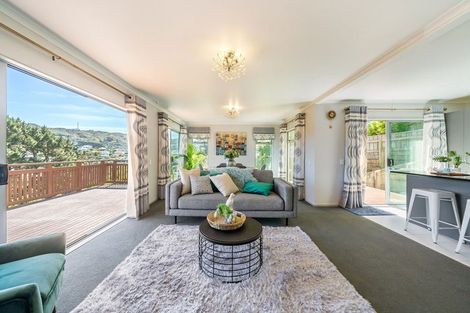 Photo of property in 18 Cresswell Place, Johnsonville, Wellington, 6037