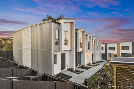 Photo of property in 10 Don Oliver Lane, Glen Eden, 0602