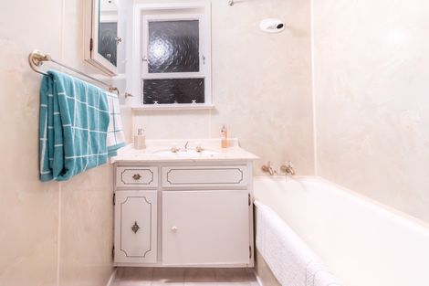 Photo of property in 34 Kaikoura Street, Henderson, Auckland, 0612