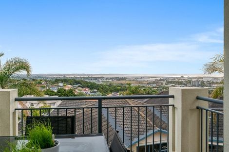 Photo of property in 56 Ribbonwood Crescent, Goodwood Heights, Auckland, 2105