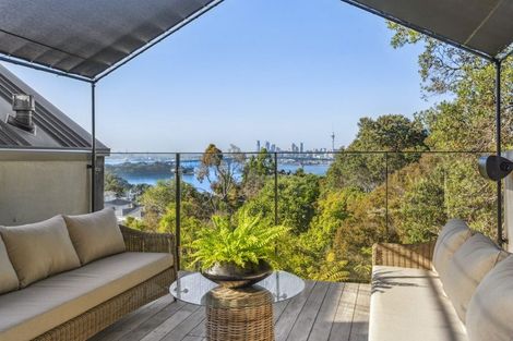 Photo of property in 22 Bridge View Road, Birkenhead, Auckland, 0626