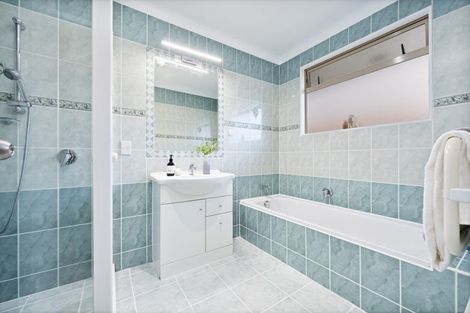Photo of property in 38 Semillon Avenue, Henderson, Auckland, 0612
