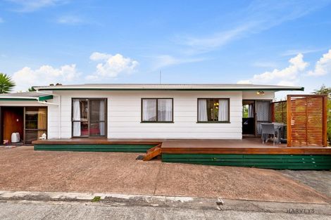 Photo of property in 42 Godley Road, Green Bay, Auckland, 0604
