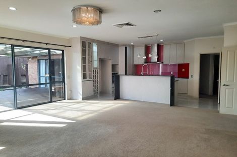 Photo of property in 4 Middlefield Drive, East Tamaki Heights, Auckland, 2016