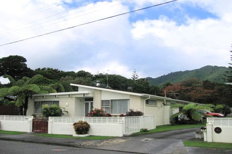 Photo of property in 13b Iti Grove, Waikanae, 5036