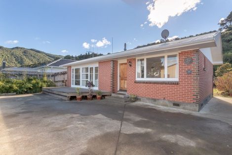 Photo of property in 63 Gillespies Road, Birchville, Upper Hutt, 5018