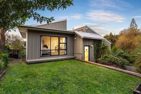 Photo of property in 2/13a Eskdale Road, Birkdale, Auckland, 0626