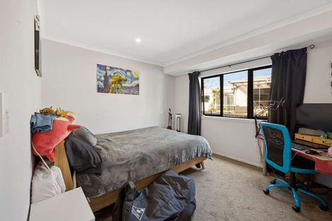 Photo of property in 17 Pukatea Street, Inglewood, 4330