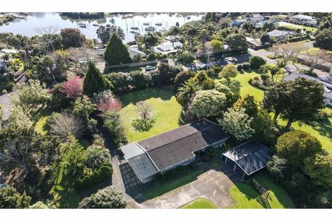 Photo of property in 11 Riverview Road, Kerikeri, 0230