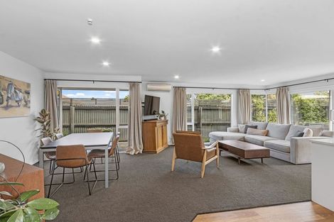 Photo of property in 271 Avonhead Road, Avonhead, Christchurch, 8042