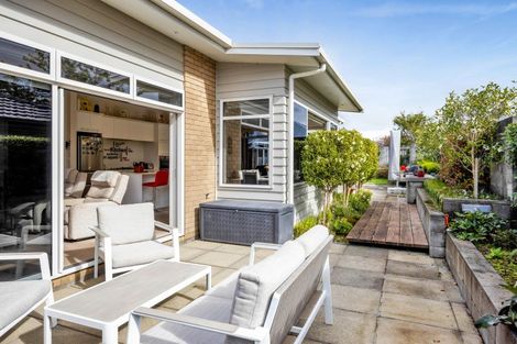 Photo of property in 27 Montague Grove, Stratford, 4332