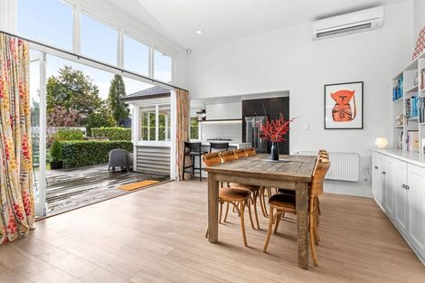 Photo of property in 8 Aikmans Road, Merivale, Christchurch, 8014