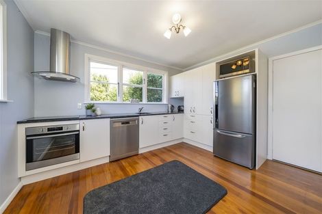 Photo of property in 2 Robertson Street, Elderslea, Upper Hutt, 5018