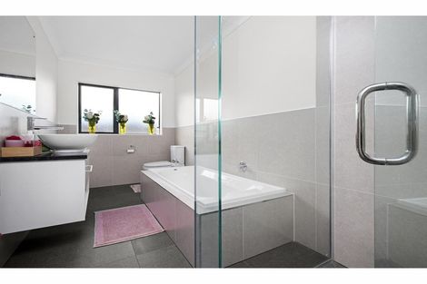 Photo of property in 22 Ripple Grove, Waiuku, 2123