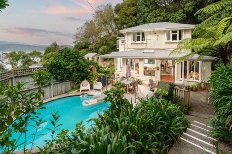 Photo of property in 46 Fortification Road, Karaka Bays, Wellington, 6022