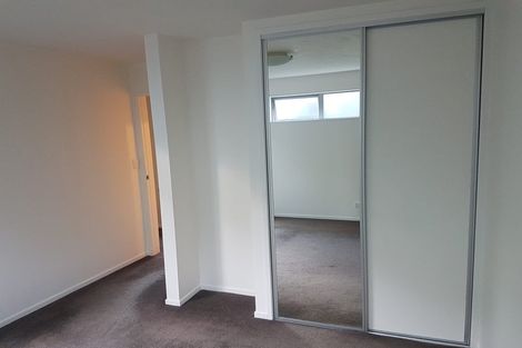Photo of property in 32 Pupuke Road, Hillcrest, Auckland, 0627