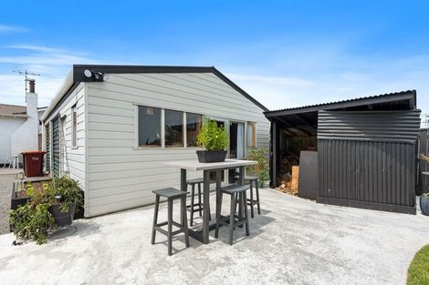 Photo of property in 15 Cambridge Terrace, Masterton, 5810