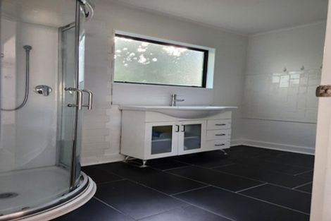 Photo of property in 17 Muir Avenue, Mangere Bridge, Auckland, 2022