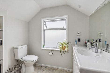Photo of property in 101 Apu Crescent, Lyall Bay, Wellington, 6022