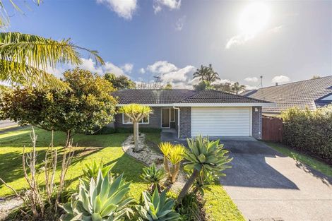 Photo of property in 11 Picasso Drive, West Harbour, Auckland, 0618