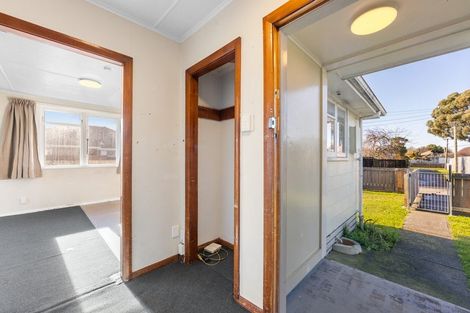 Photo of property in 23 Lambeth Crescent, Northcote, Christchurch, 8052