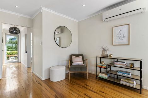 Photo of property in 2/12 Beatrice Avenue, Hillcrest, Auckland, 0627