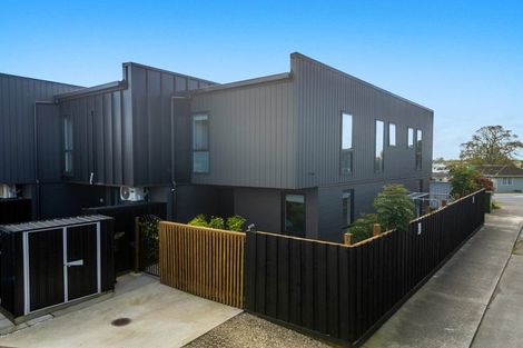 Photo of property in 640a Massey Road, Mangere, Auckland, 2022