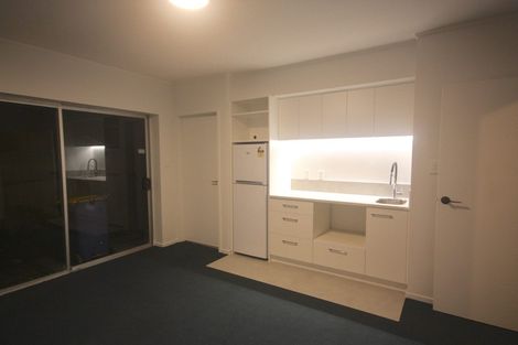 Photo of property in 3/104 East Coast Road, Forrest Hill, Auckland, 0620