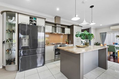 Photo of property in 8 Cuthill Close, Albany, Auckland, 0632