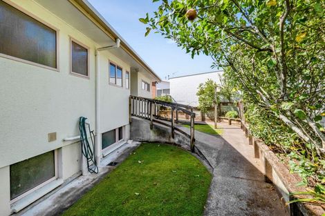Photo of property in 64 Waiwaka Terrace, Strandon, New Plymouth, 4312