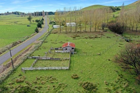 Photo of property in 2096 Rangiwahia Road, Rangiwahia, Kimbolton, 4774