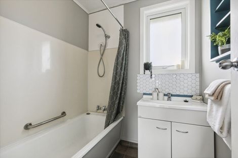 Photo of property in 55u6 Apu Crescent, Lyall Bay, Wellington, 6022