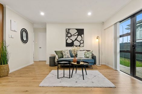 Photo of property in 1/735 Massey Road, Mangere, Auckland, 2022