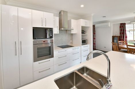 Photo of property in 31 Cabeleigh Drive, Helensville, 0800