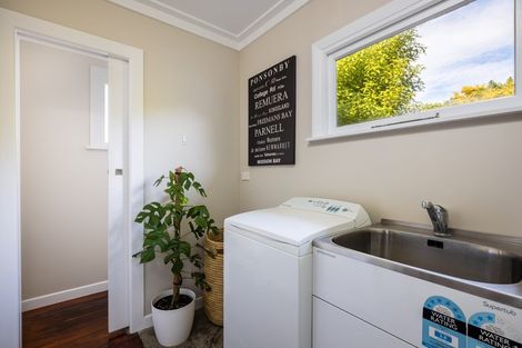 Photo of property in 47 Whiteley Street, Moturoa, New Plymouth, 4310
