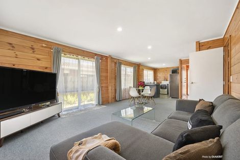 Photo of property in 104 Apu Crescent, Lyall Bay, Wellington, 6022