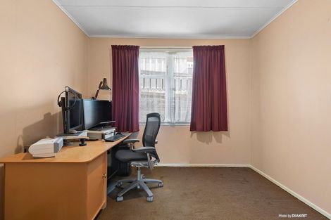 Photo of property in 125 Ruskin Road, Newlands, Wellington, 6037