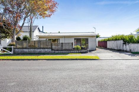 Photo of property in 1 Hawea Street, Merrilands, New Plymouth, 4312
