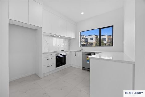 Photo of property in 64a Crestview Rise, Papakura, 2110