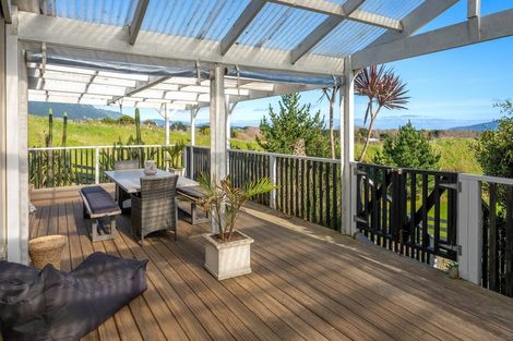Photo of property in 24 Harakeke Road, Te Horo, Otaki, 5581