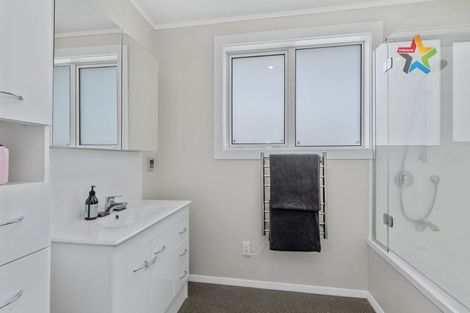 Photo of property in 18 Kaitangata Crescent, Kelson, Lower Hutt, 5010