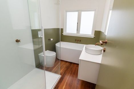 Photo of property in 71 Seatoun Heights Road, Seatoun, Wellington, 6022